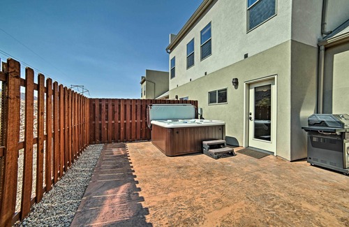 Moab South Valley Apartment | Moab Townhome w/Hot Tub & Patio - Near Arches
