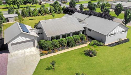 Moama House | Moama on Clarke - Echuca Holiday Homes