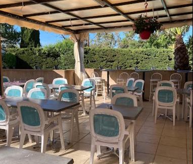 Hyeres Other | MOBIL HOME GLAMPING CONFORT D'UN HOTEL SANS LES CONTRAINTES PISCINE PROMOTION SEPTEMBRE 3 CHAMBRES - 2 SdB -climatisé - 300m de la mer - piscine - parking -