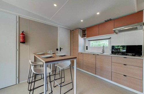 Sevenum House | Mobil-home | Premium Azure | 3 Bedrooms | 6 sleeps | Raised terrace | A/C