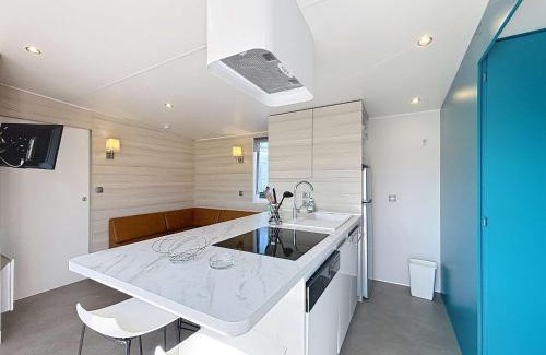 Jullouville-les-Pins House | Mobil-home spacieux 6 pers, 3 ch, 2 sdb, proche plage - FR-1-361A-98