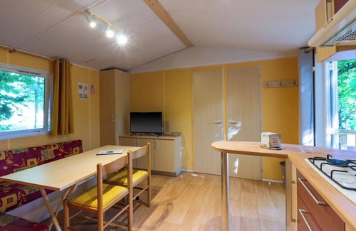 Saint-Martial-de-Nabirat House | Mobile Home '4 Personnes Climatisé' with Shared Pool, Wi-Fi and Air Conditioning
