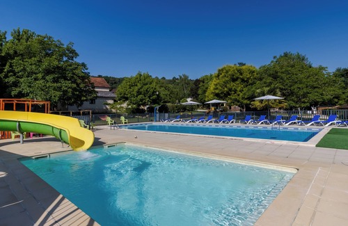 Saint-Martial-de-Nabirat House | Mobile Home '4 Personnes Climatisé' with Shared Pool, Wi-Fi and Air Conditioning