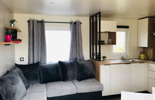 Bretagne-d'Armagnac RV Rental | Mobile Home 'Mobilhome Confort 6 Personnes 71' with Private Terrace, Private Garden and Wi-Fi