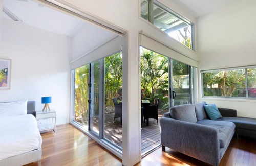 Boomerang Beach Apartment | Mobys Beachside Retreat