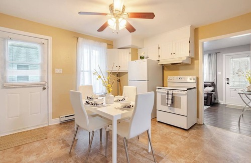 Saint-Edmond Apartment | Modern 3-bedroom apartment with spa & jacuzzi, free parking & beautiful view
