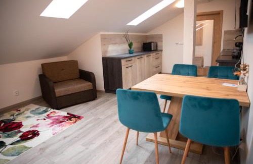 Hradec Kralove Apartment | Moderní podkrovní byt 2KK u náměstí s klimatizací