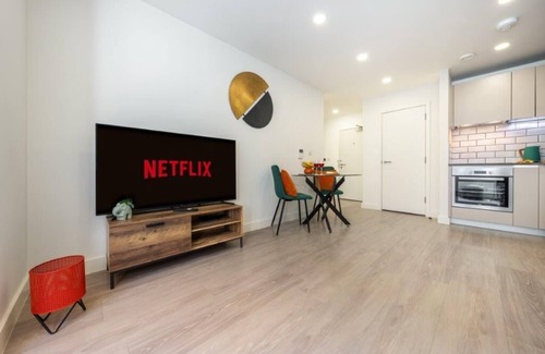 Bedford Apartment | Modern 1 Bedroom Apartment center of Bedford