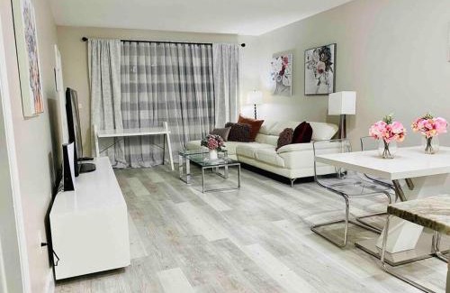 Aventura Apartment | Modern 1BR 1BA Condo 1Block to Aventura Mall