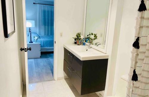 Aventura Apartment | Modern 1BR 1BA Condo 1Block to Aventura Mall