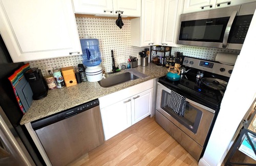 Riverside Condo | Modern 1BR Condo Minutes from Downtown Austin with Pool, Patio, Workspace & Luxe mattress