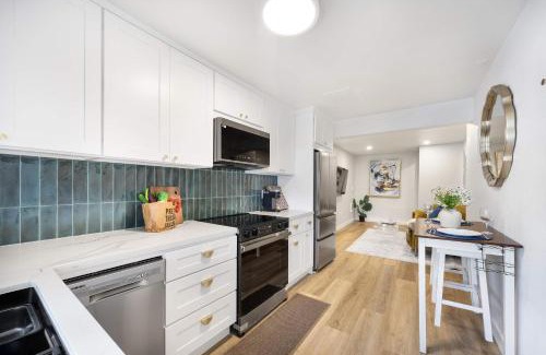 Picnic Point-North Lynnwood Apartment | Modern 1BR Designer's Oasis 1min to I-5 Costo