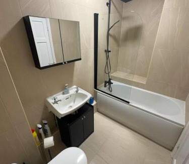 Peninsula Apartment | Modern 2-Bed Apartment in Greenwich