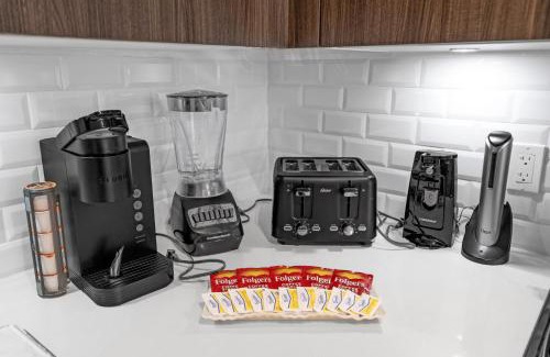 Doral Apartment | Modern 2 Bed in the Heart of Doral Free Parking