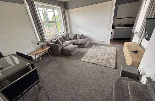 Yeovil Apartment | Modern 2-bed Victorian Apartment - Sleeps 6 & Pets