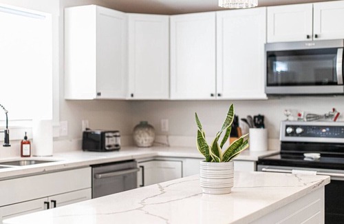 Ashley Oaks House | Modern 2 Bedroom Home in West Knoxville