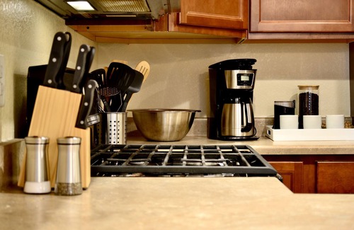 Centerra House | Modern 2 Bedroom Townhome, 1.5 Bathrooms, 1 Car Garage with Level 2 EV Charging