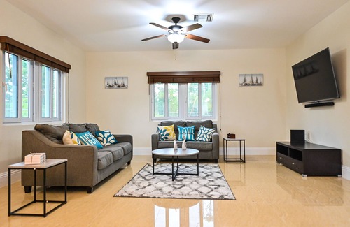 Freeport Apartment | Modern 2BD