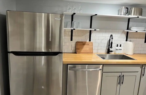 Silver Spring House | Modern 2bd Getaway Walk to Metro Free Parking