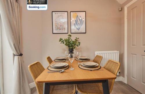 Leeds House | Modern 2BDR House By Homebird Property Management Short Lets & Serviced Accommodation Leeds With Private Parking & Free WiFi