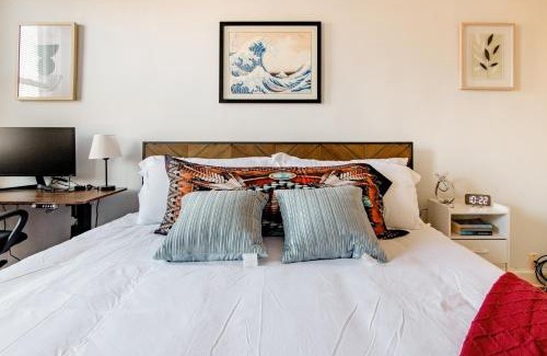 Bloomingdale Apartment | Modern 2BR Retreat in the Heart of the City!