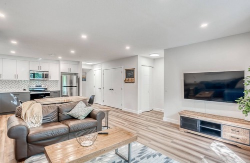 Crescent Heights Apartment | Modern 3 bed, 2 bath with an Unbeatable location and HOT TUB!