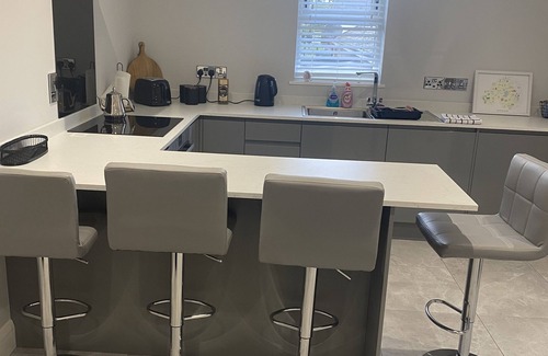 Bellaghy Apartment | Modern 3-Bed Apartment in Magherafelt Sleeps 8