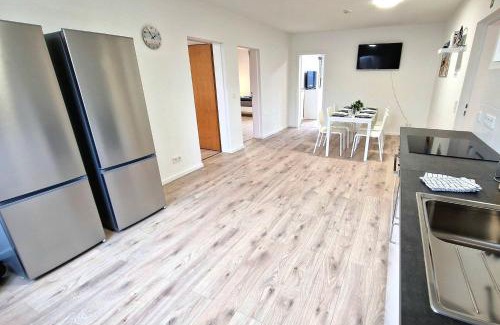 Hagen-Hohenlimburg Apartment | Modern 3-Room Apartment with Balcony & Free Parking & Free Wi-Fi in Hagen - HA03