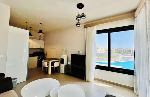 Makadi Bay Ski Chalet | Modern 3BR Escape - Panoramic Lagoon & Sea View