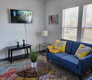 Des Moines Apartment | Modern 3BR Home, 3 min airport.