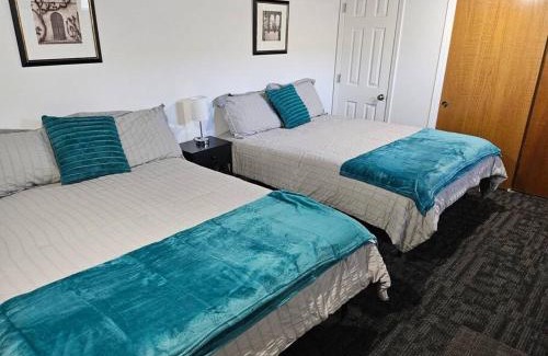 Des Moines Apartment | Modern 3BR Home, 3 min airport.