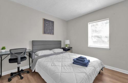 Hilltop House | Modern 3BR Near Downtown & Casino, Pet-friendly, Fast Wi-Fi, Laundry