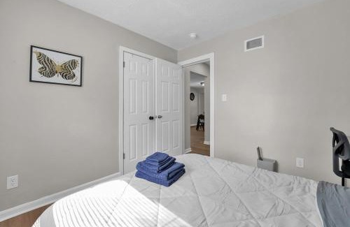 Hilltop House | Modern 3BR Near Downtown & Casino, Pet-friendly, Fast Wi-Fi, Laundry