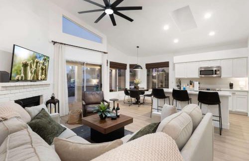 Arrowhead Lakes House | Modern 3BR Oasis Pool Views Fire Pit & BBQ