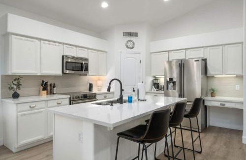 Arrowhead Lakes House | Modern 3BR Oasis Pool Views Fire Pit & BBQ