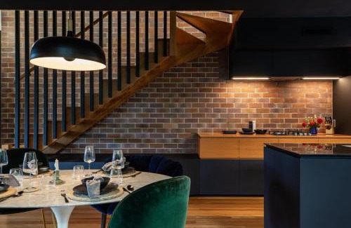 Norman Park House | Modern 3BR retreat with Sauna - The Loft