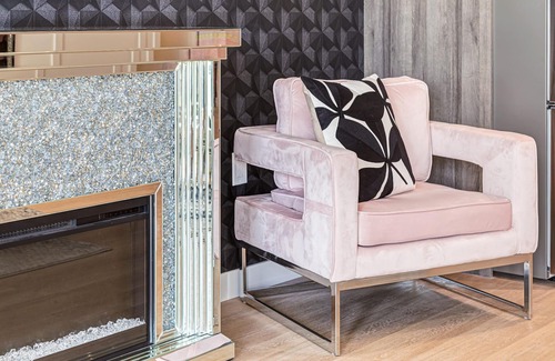 East Village Apartment | Modern 3BR unit in the heart of Calgaryn