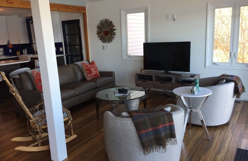 Richmond House | Modern 4 bedroom lakefront house in The Berkshires.