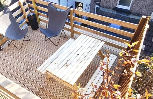 Aberbeeg House | Modern 4-bedroom Townhouse With Private Garden