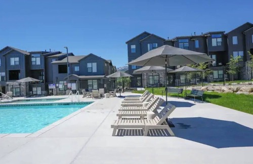 Mountain Green House | Modern 4-bedroom townhome in the Valley of Mountain Green
