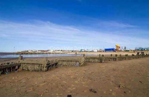 Hunstanton Cabin | Modern 4 Berth Lodge With Decking At Manor Park In Hunstanton Ref 23024W