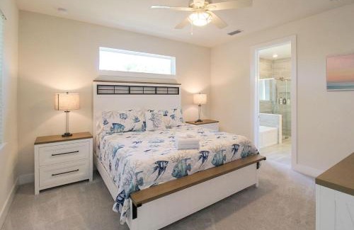 Arlington Park House | Modern 4 BR home in the heart of Sarasota