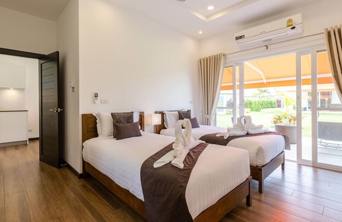 Hua Hin Villa | Modern 4 BR Pool & Tropical Garden MS-30