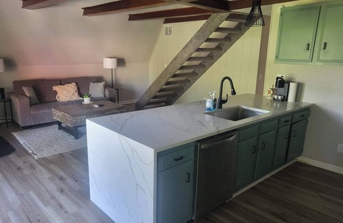 Gypsum Apartment | Modern A-frame 3BR Lake Escape with Hot Tub & Deck