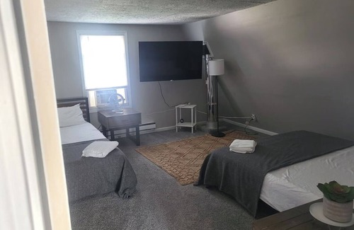 Gypsum Apartment | Modern A-frame 3BR Lake Escape with Hot Tub & Deck