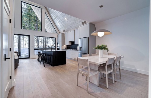 East Kootenay House | Modern A-Frame | Ski In | Hot Tub | Fernie Alpine Resort