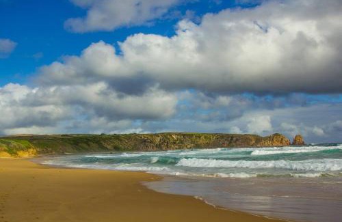 Cape Woolamai House | Modern air-conditioned 3-bedroom townhouse in centre of Cape Woolamai