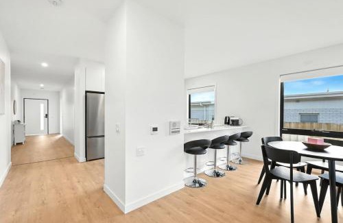 Old Beach House | Modern and Accessible, Old Beach