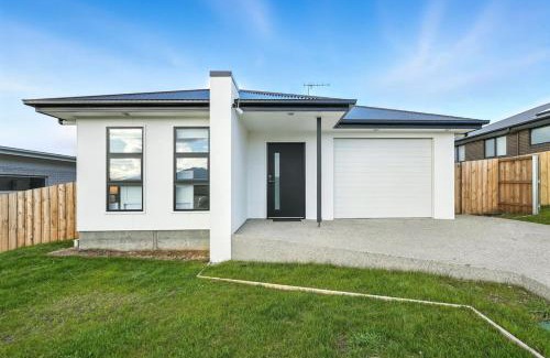 Old Beach House | Modern and Accessible, Old Beach