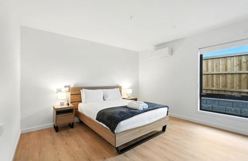 Old Beach House | Modern and Accessible, Old Beach